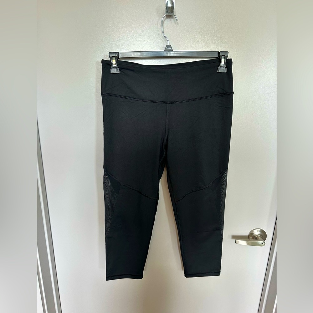 NWOT Victoria’s Secret Knockout Sport Capri Mesh